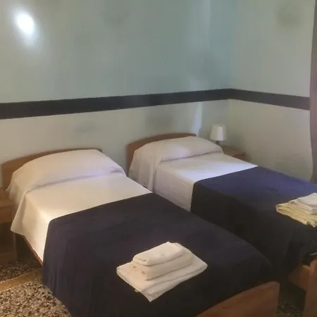 Affittacamere Ruggiero E Di Rosa 2* Cenova