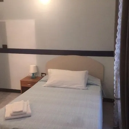 Affittacamere Ruggiero E Di Rosa Penzion 2*